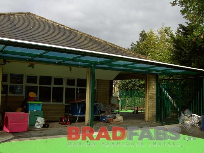 Steel and polycarbonate roof sheet canopy for a school
