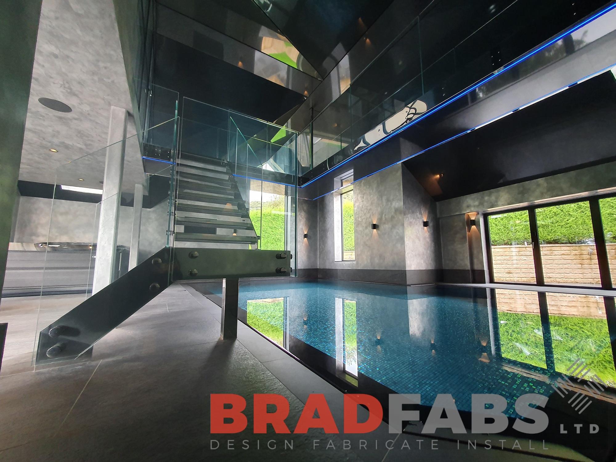 Seven reasons to choose a steel and glass staircase 