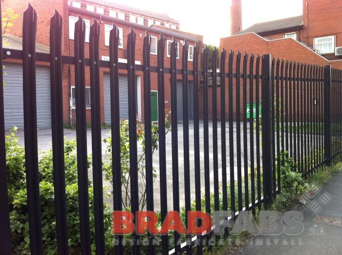 What are the legal requirements to consider when choosing a steel structure? 