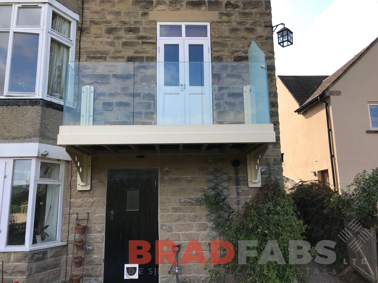 Contemporary mild steel and powder coated cantilevered balcony with infinity balustrade