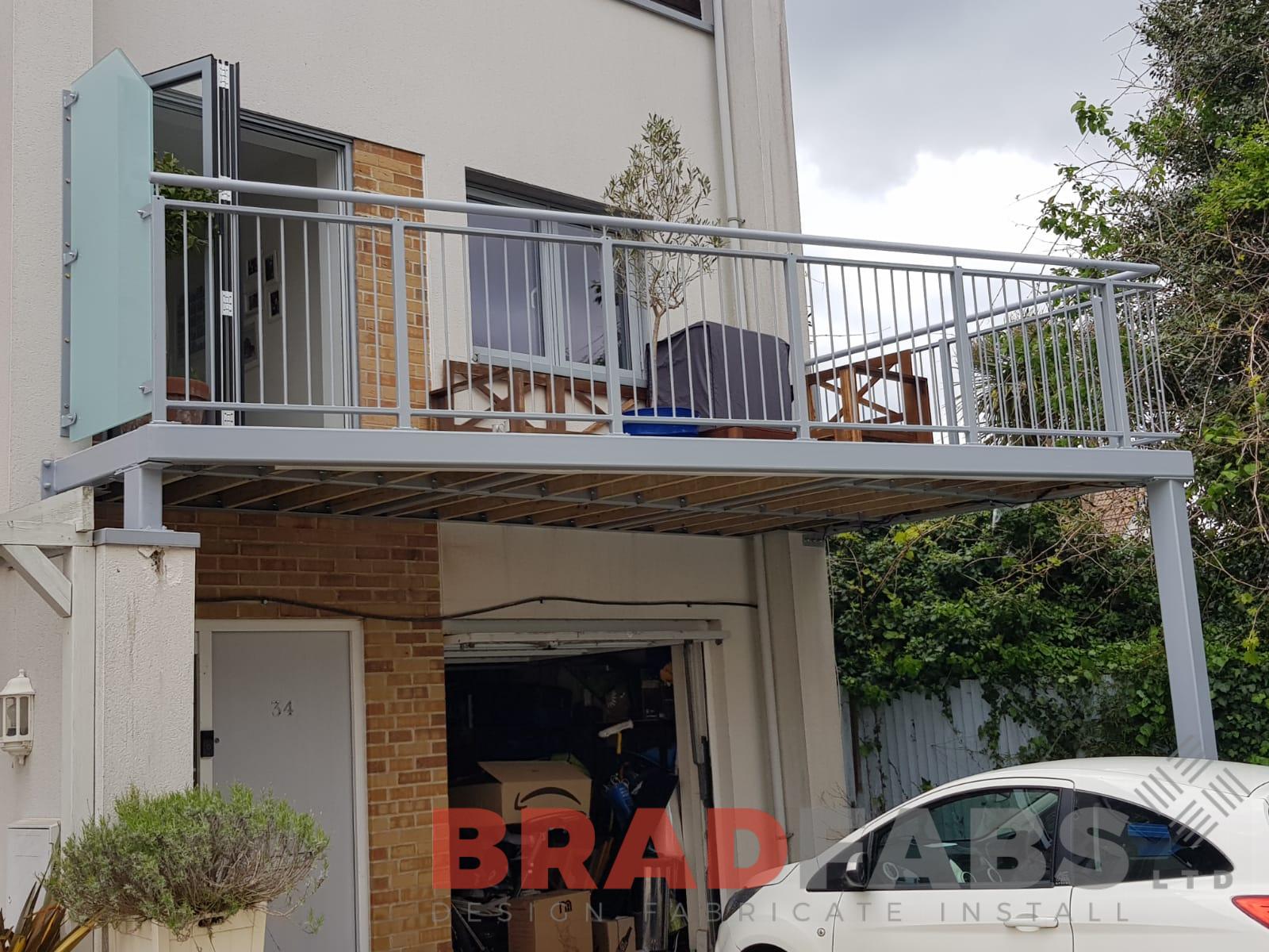 Balcony with one support leg and privacy glass by Bradfabs 