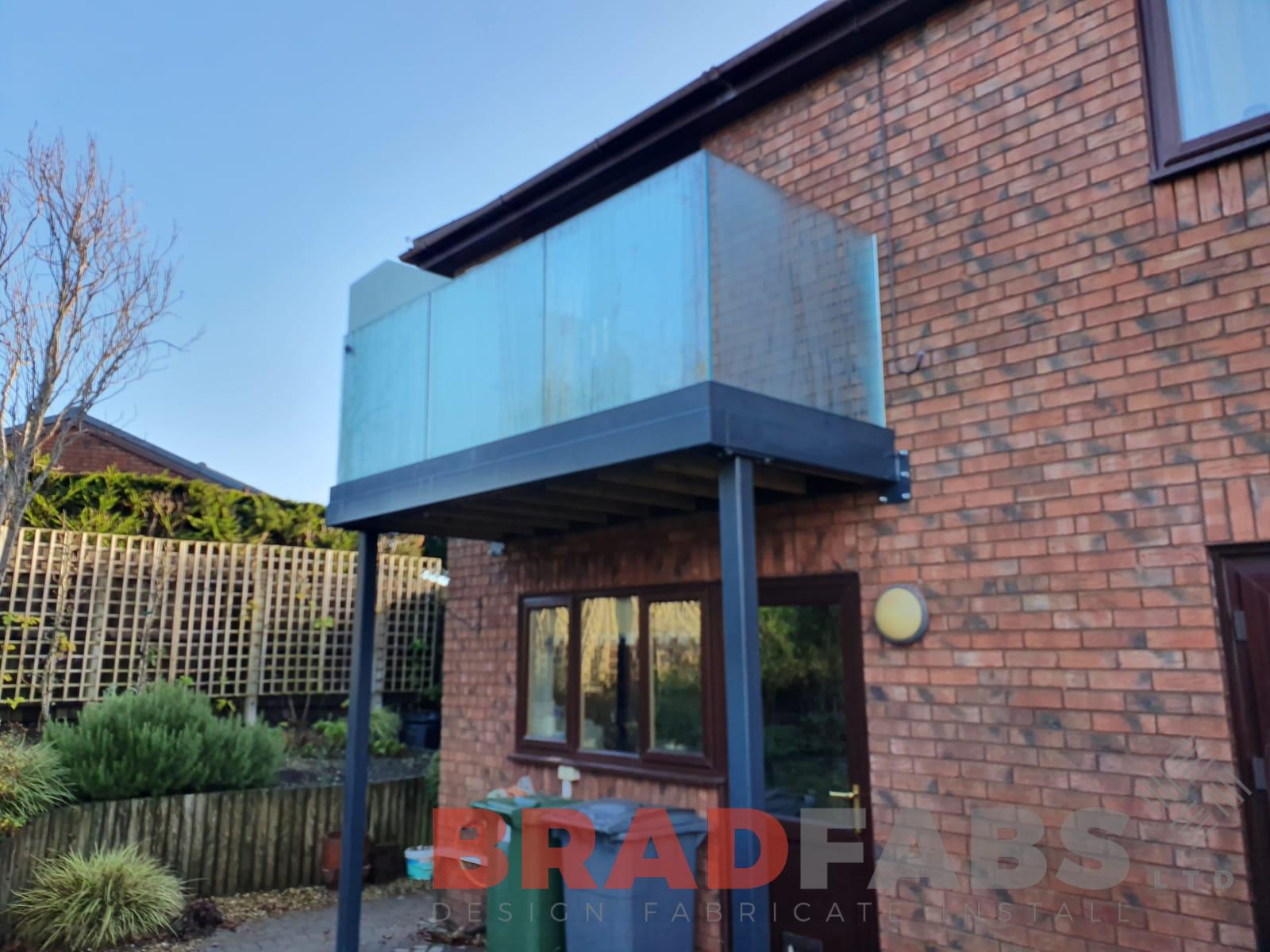 Bradfabs, bespoke balcony, channel system balustrade, infinity glass balustrade, privacy screen balustrade, composite decking 