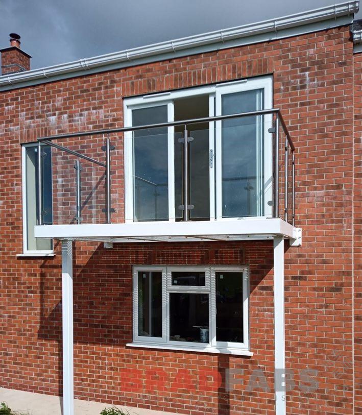Bradfabs, bespoke balcony, steel balcony, powder coated white balcony, stainless steel and glass balustrade, perforated planking 