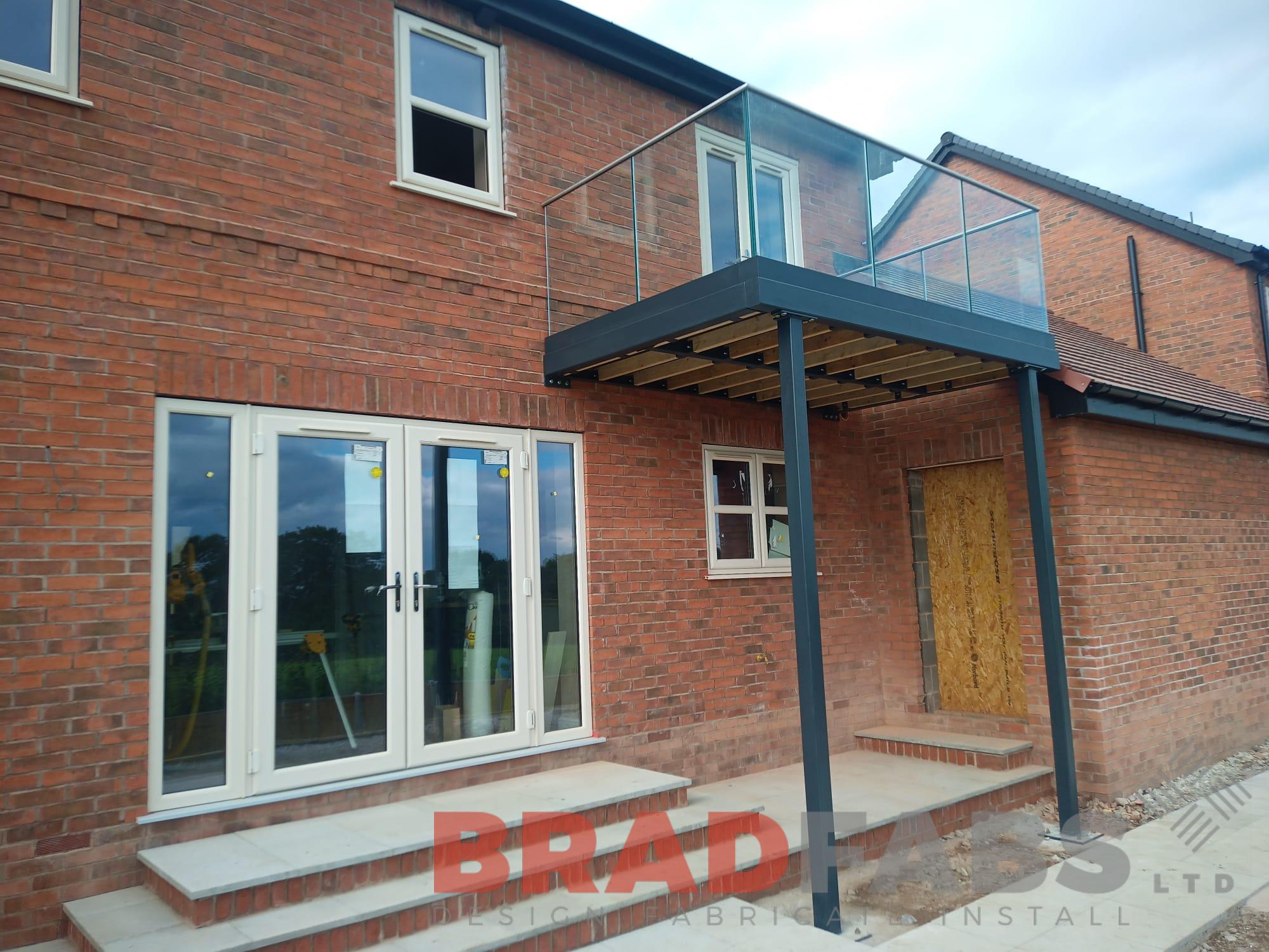 Bradfabs, bespoke balcony, steel balcony, glass balustrade, stainless steel top rail, composite decking 