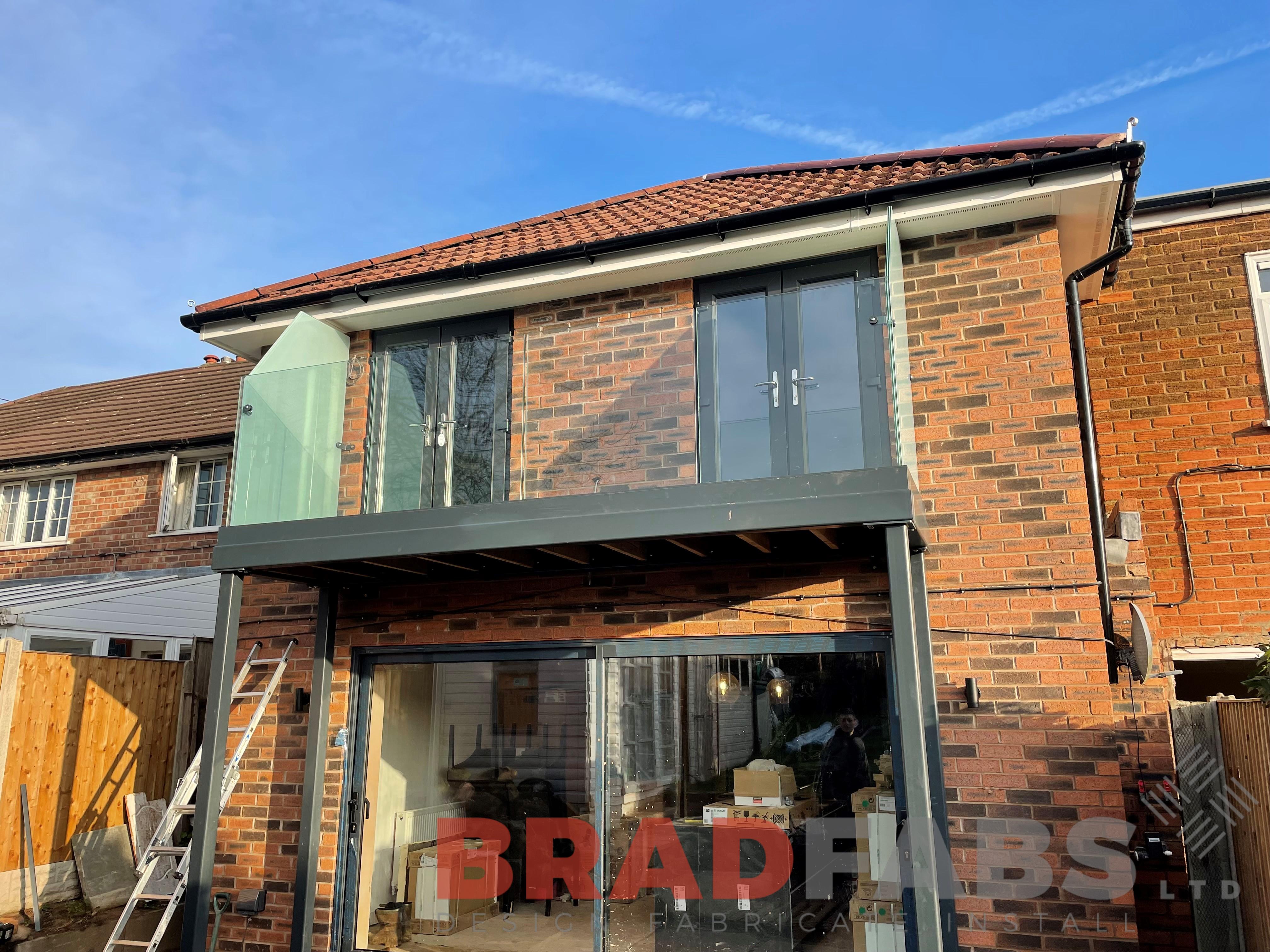 Bradfabs, balcony, glass balustrade, infinity glass, privacy screen, bespoke steel balcony 