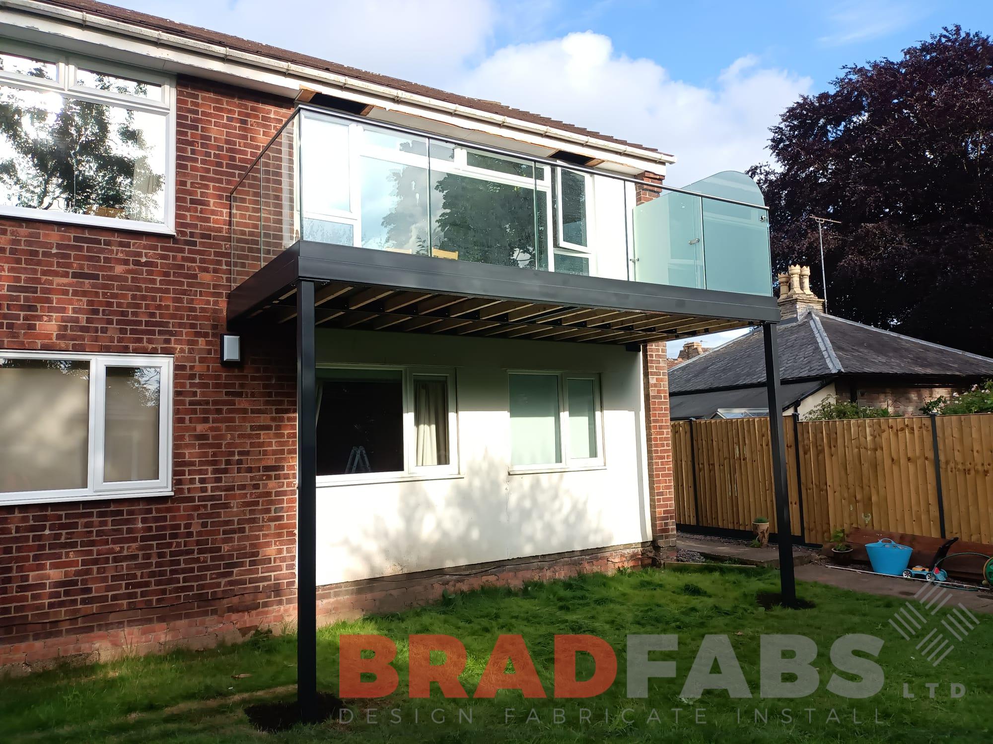 Bradfabs, balcony, steel balcony, glass balustrade, composite decking, stainless steel top rail 