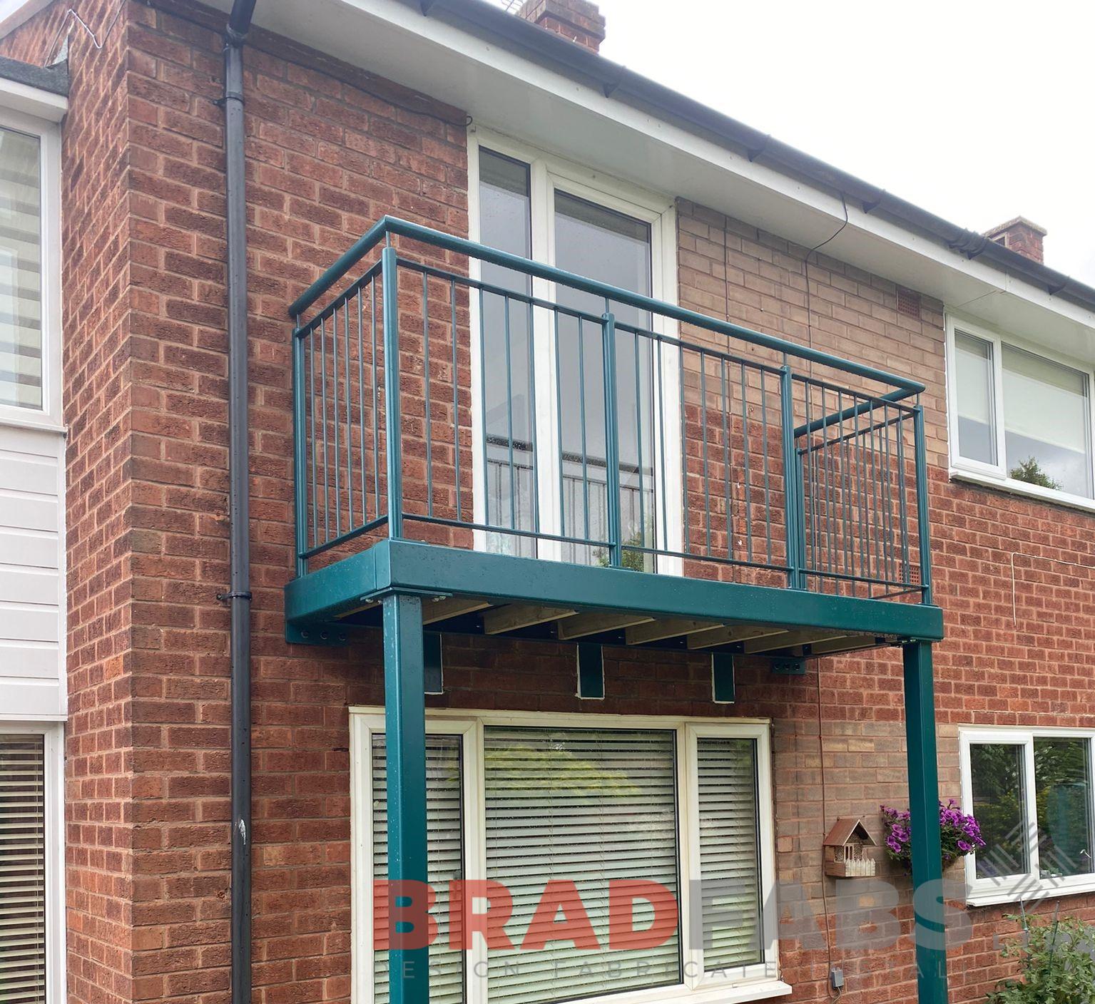 Bradfabs, balcony, bespoke balcony, steel fabrication, composite decking, vertical bar balustrade 
