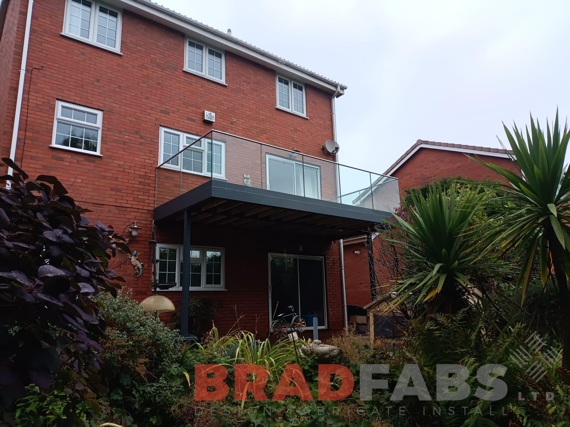 Bradfabs balcony with legs, stainless steel balustrade