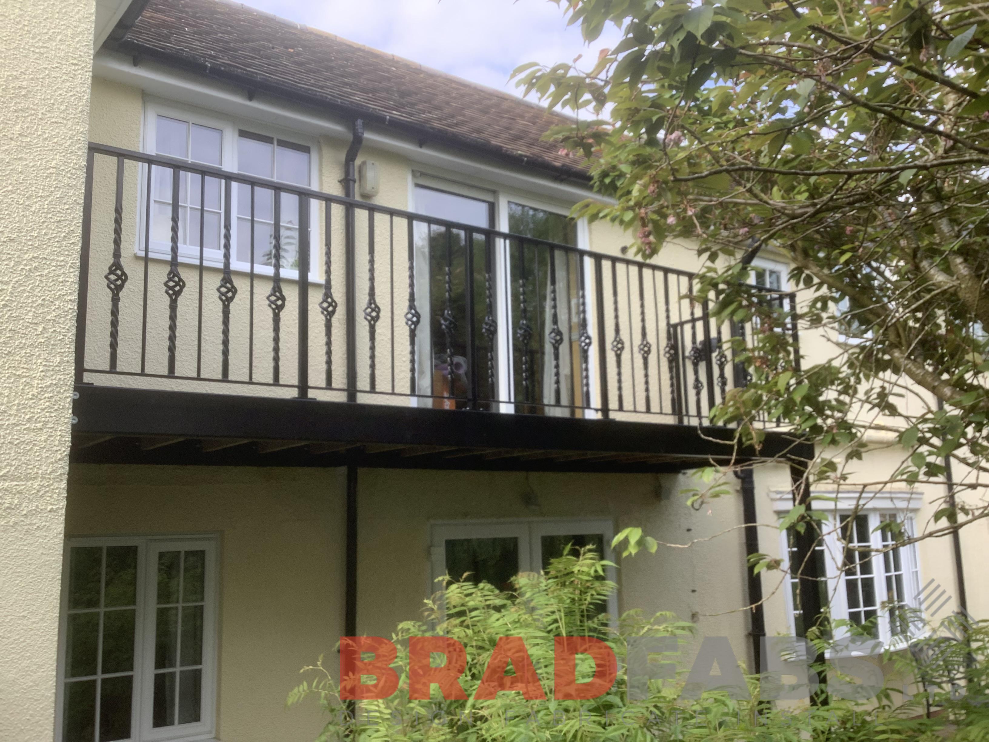 Bradfabs balcony with legs, stainless steel balustrade