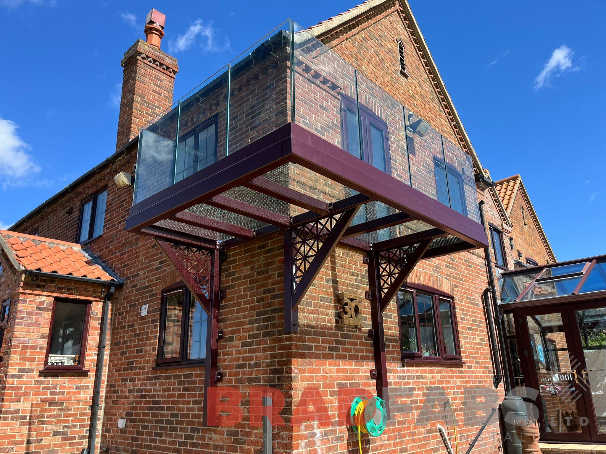 Bradfabs balcony, cantilevered balcony with a glass floor 