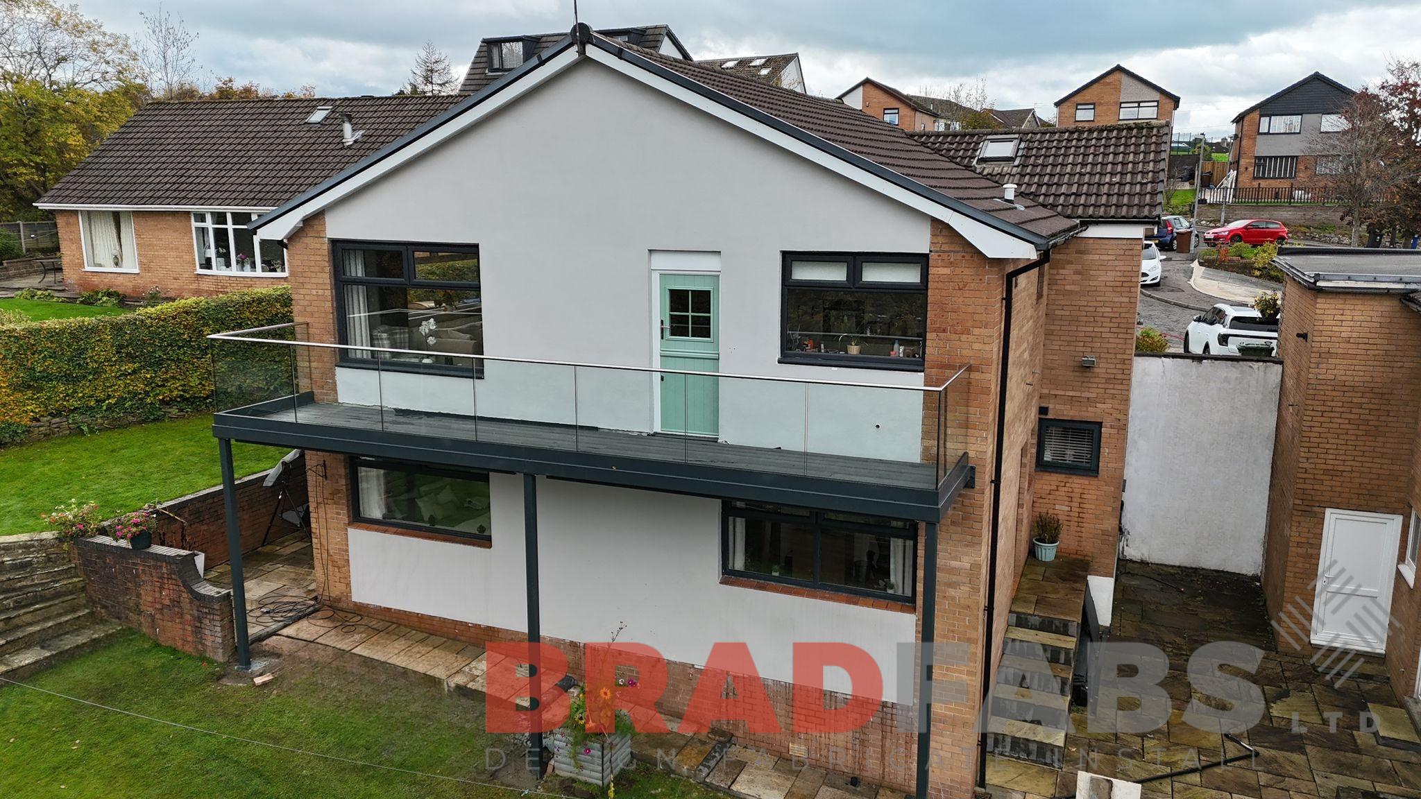 Custom made modern balcony by Bradfabs