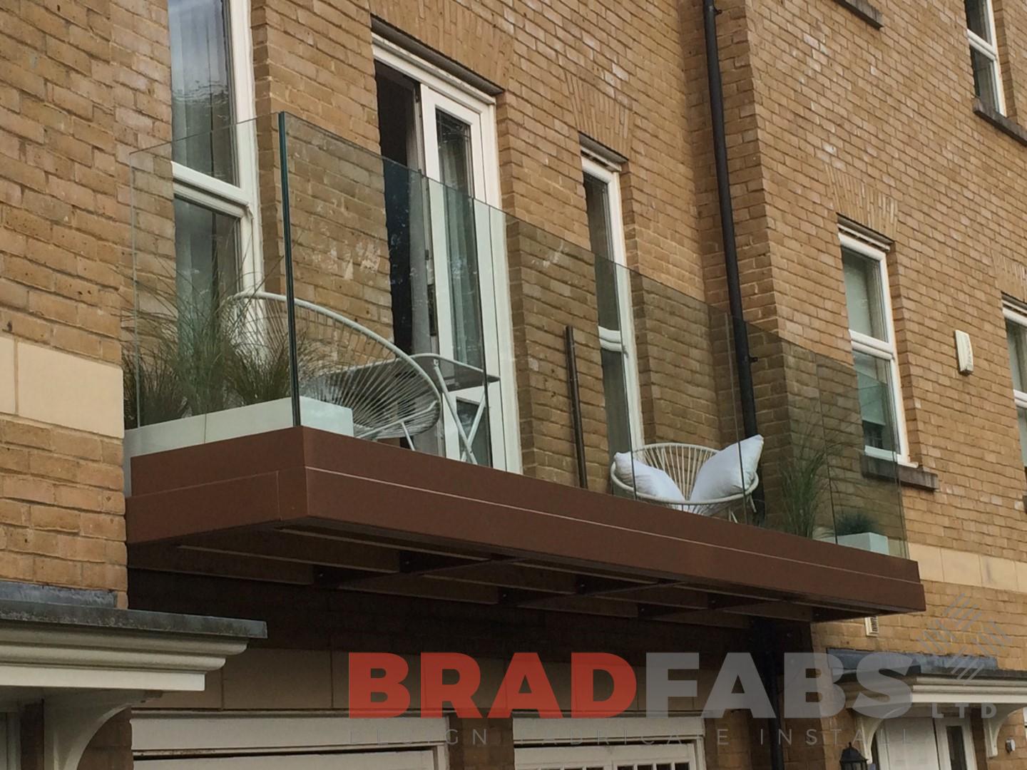 Flooating Glass Balcony