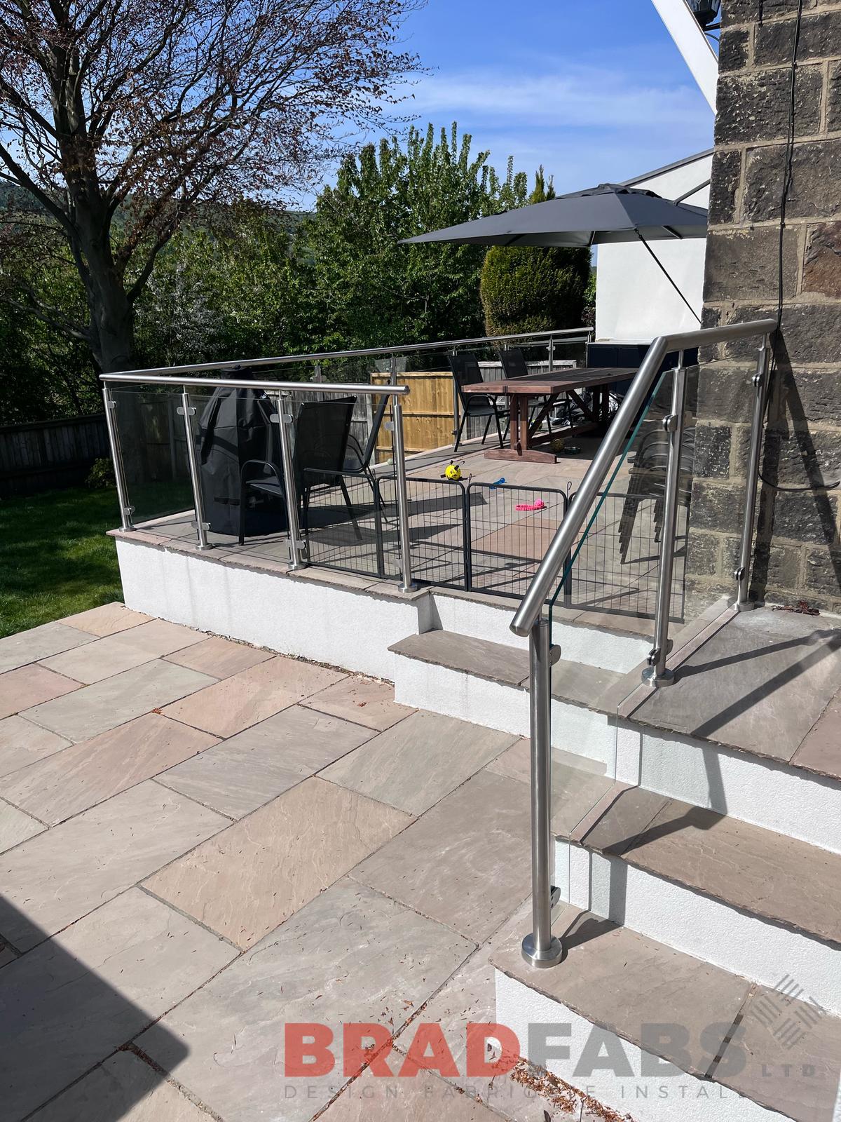 Patio Balustrade in stainless steel with toughened safety glass 