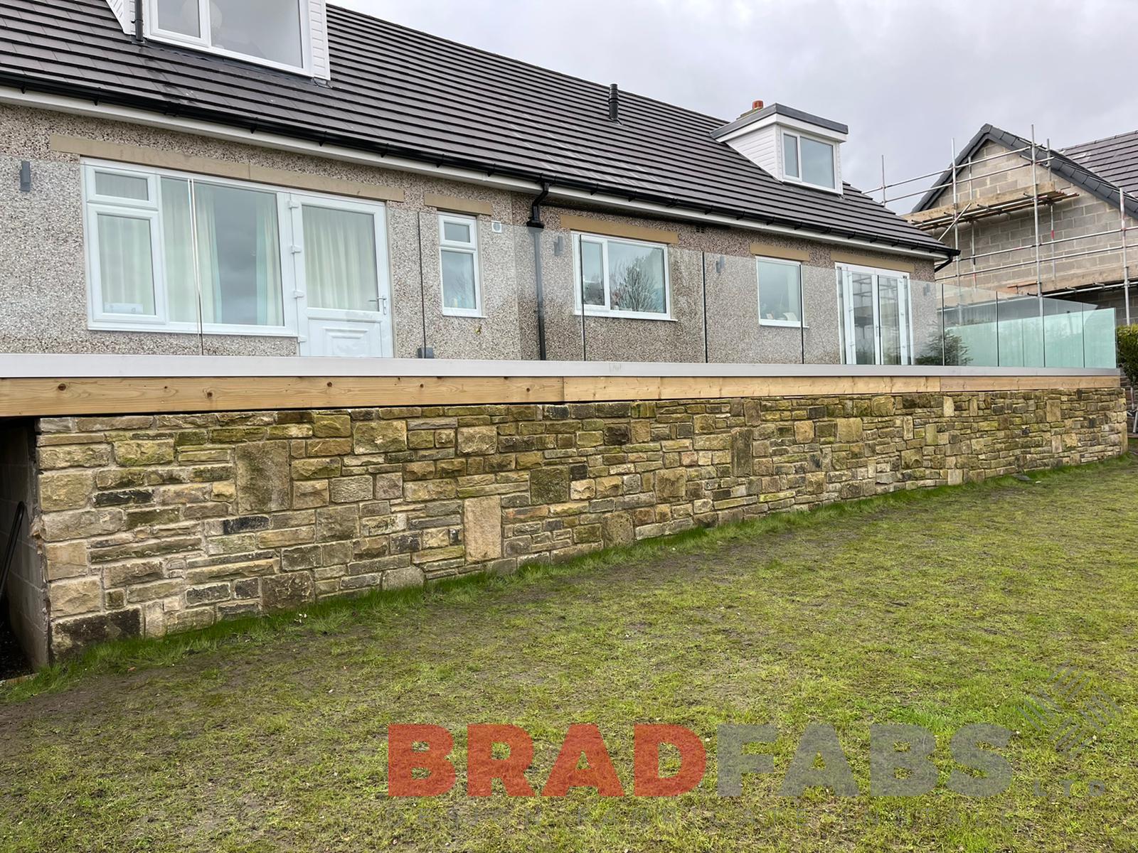 Bradfabs, balustrade, infinity glass, channel system infinity glass, privacy screen, domestic property balustrade 