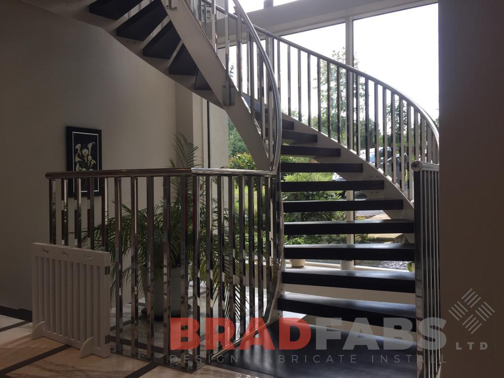 Bradfabs, balustrade, stainless steel balustrade, mirror polished stainless steel, staircase balustrade, internal balustrade, bespoke fabrication