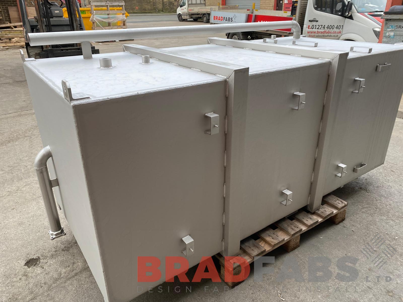 Stainless steel tank for chemical production