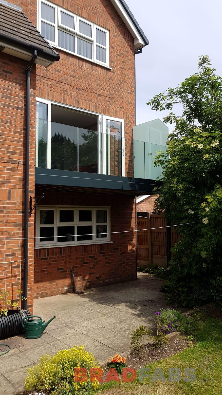 Beutiful balcony transformation by Bradfabs, mild steel, galvanised and powder coated with infinity glass balustrade, support leg and privacy glass to one side. 